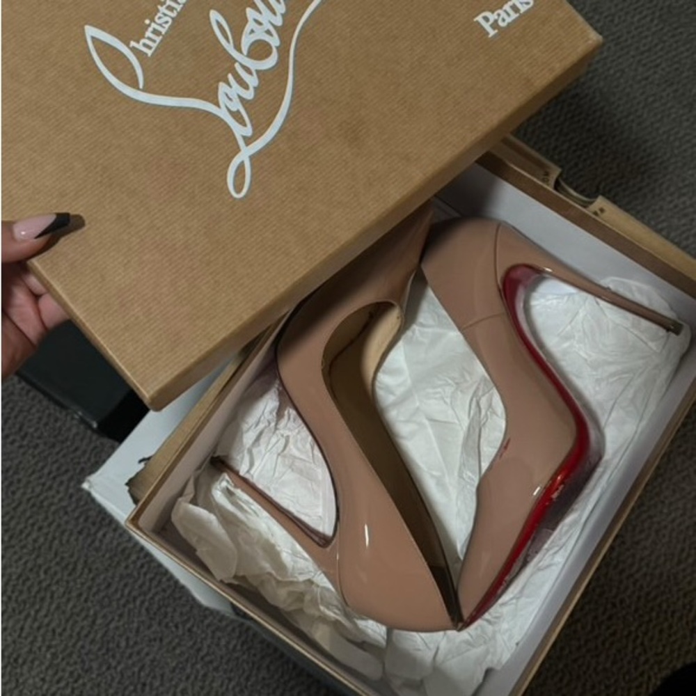 Christian Louboutin So Kate Pumps